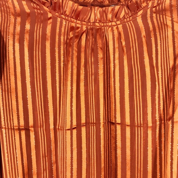 💕 Orange Metallic Ruffle Top 💕 - Picture 6 of 8